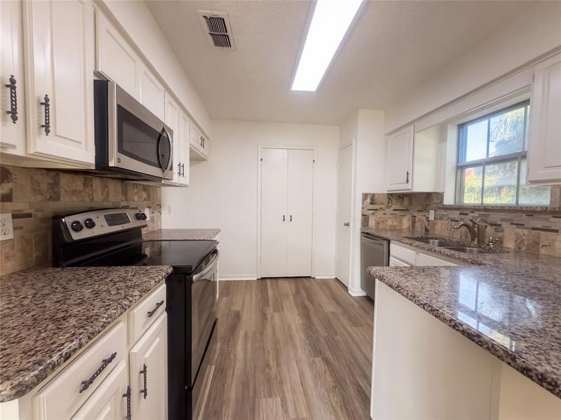 2527 Holt Road, Arlington TX 76006 - Photo 2