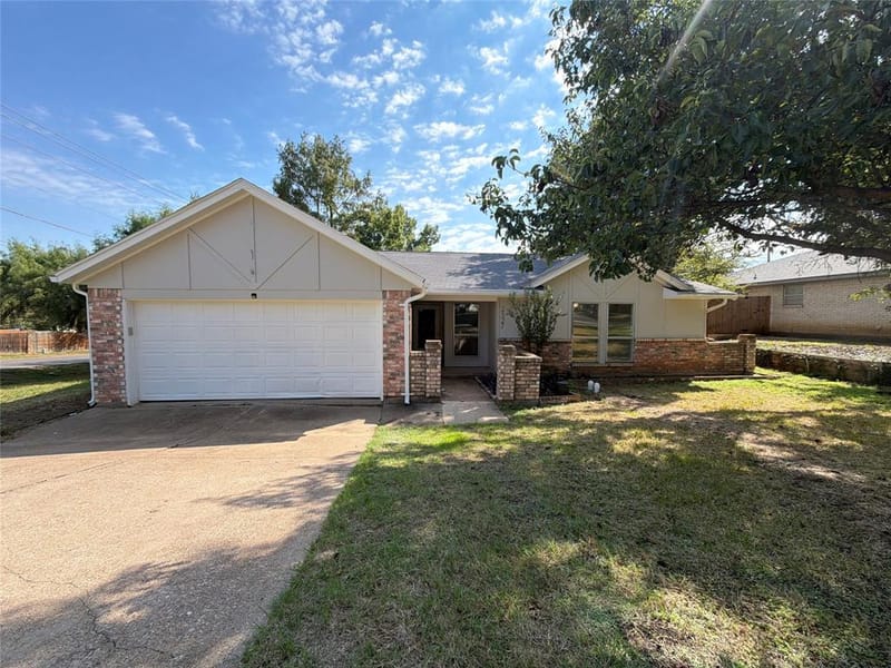 2527 Holt Road, Arlington TX 76006