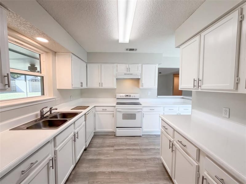 502 Anice Lane, Euless TX 76039 - Photo 2