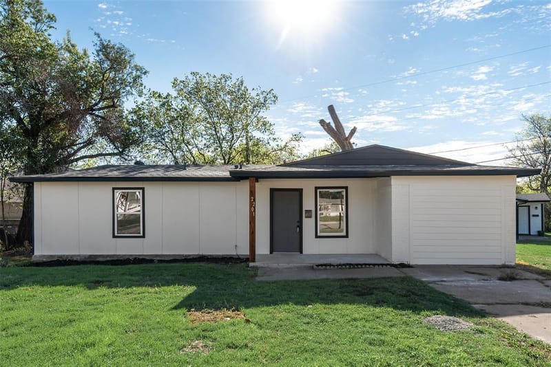 2201 Carruthers Drive, Fort Worth TX 76112