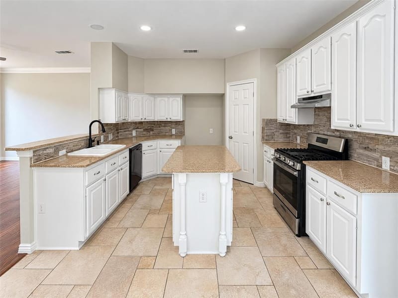 1017 Laurel Oak Drive, Flower Mound TX 75028 - Photo 2