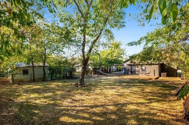 306 Hall Street, Whitesboro TX 76273 - Photo 3