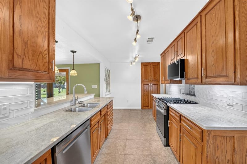7305 Coronet Avenue, North Richland Hills TX 76180 - Photo 11