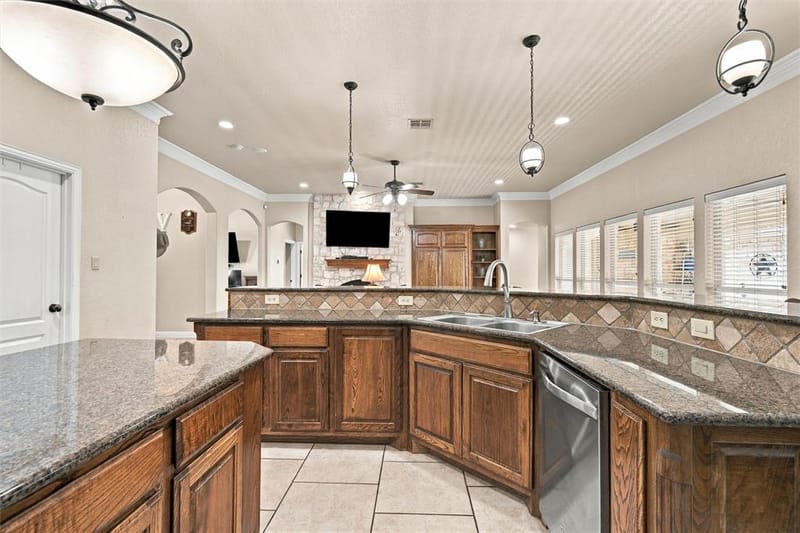 321 Canterbury Road, Waco TX 76712 - Photo 8
