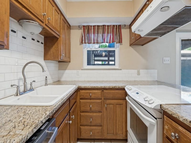 512 Pecan Acres Court, Arlington TX 76013 - Photo 5
