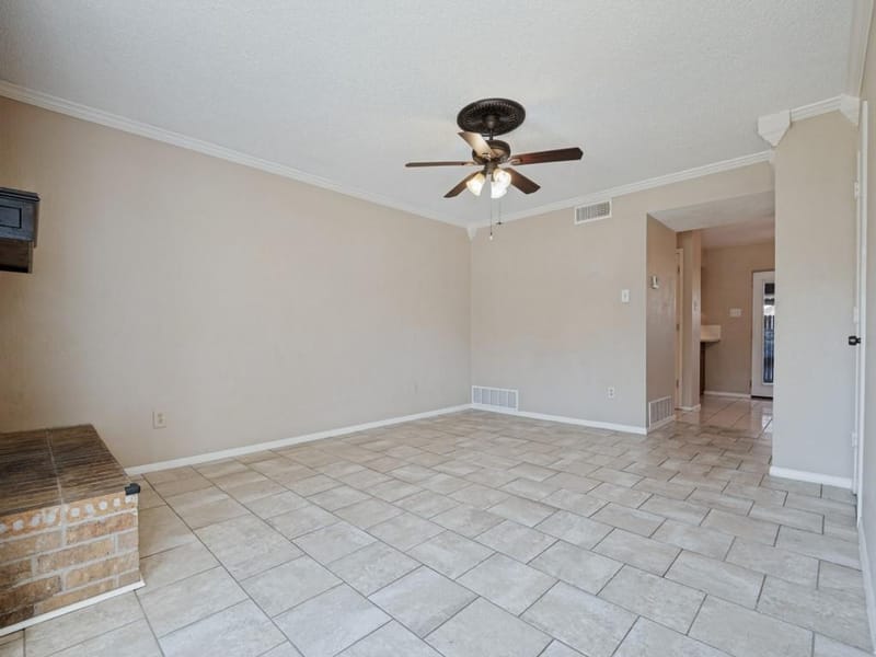 512 Pecan Acres Court, Arlington TX 76013 - Photo 4