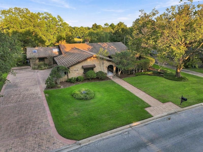 2519 Shoreline Drive, Sherman TX 75092 - Photo 2