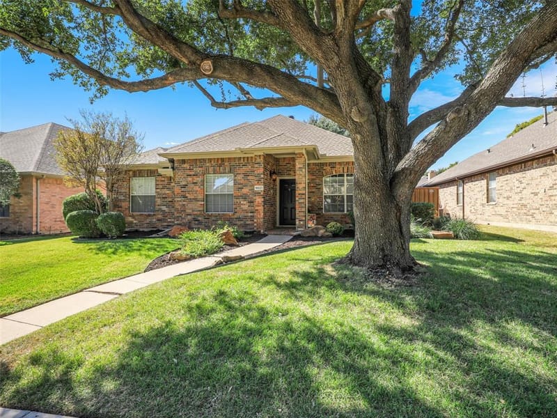 9021 Azinger Drive, Plano TX 75025 - Photo 2