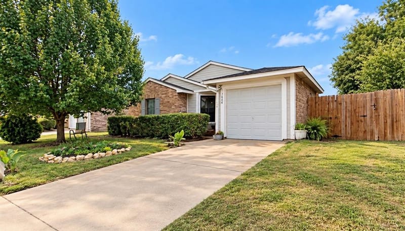 7804 Evening Star Drive, Fort Worth TX 76133 - Photo 2
