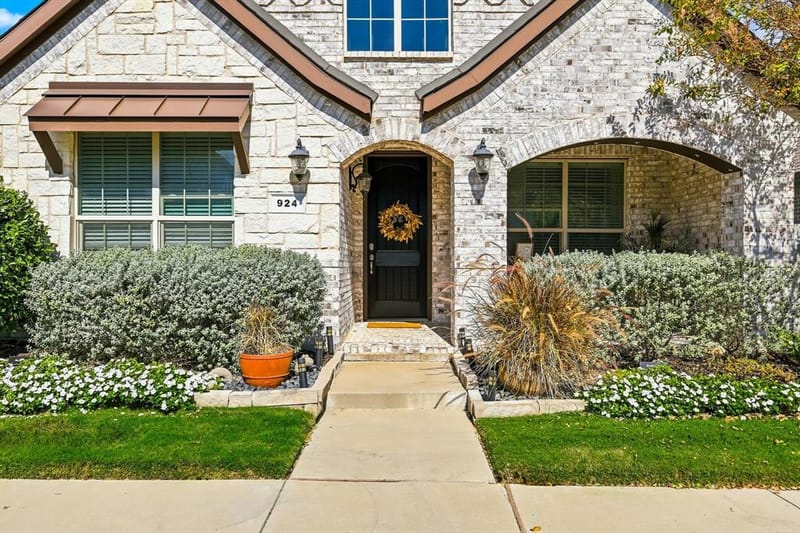 924 Plaza Lane, Argyle TX 76226 - Photo 2