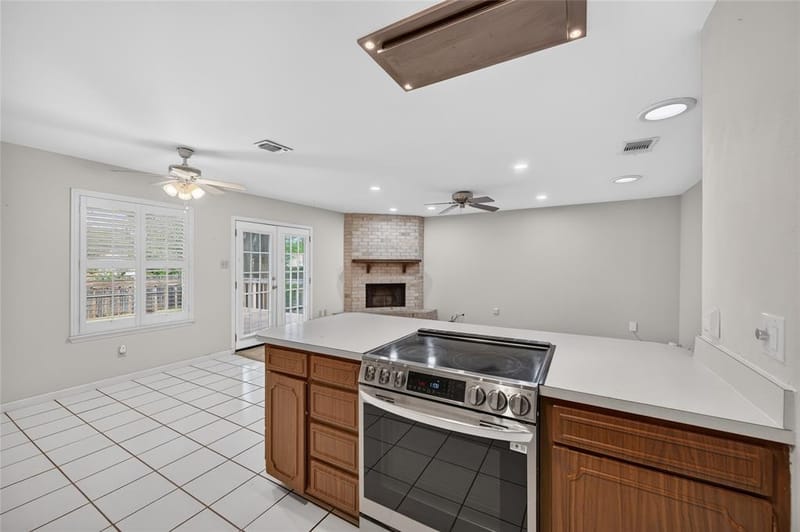 5715 Shady Hill Lane, Arlington TX 76016 - Photo 6