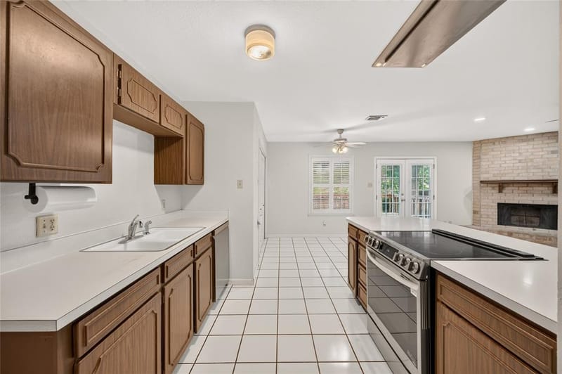 5715 Shady Hill Lane, Arlington TX 76016 - Photo 5