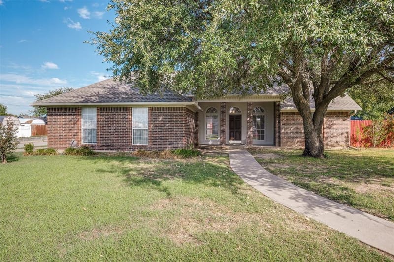 1001 Hunters Court, Sanger TX 76266