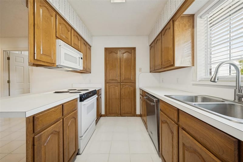 1001 Hunters Court, Sanger TX 76266 - Photo 10