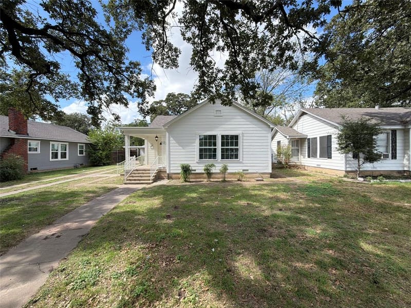 1709 N Sylvania Avenue, Fort Worth TX 76111 - Photo 2