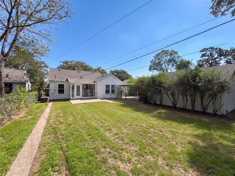 1709 N Sylvania Avenue, Fort Worth TX 76111 - Photo 20
