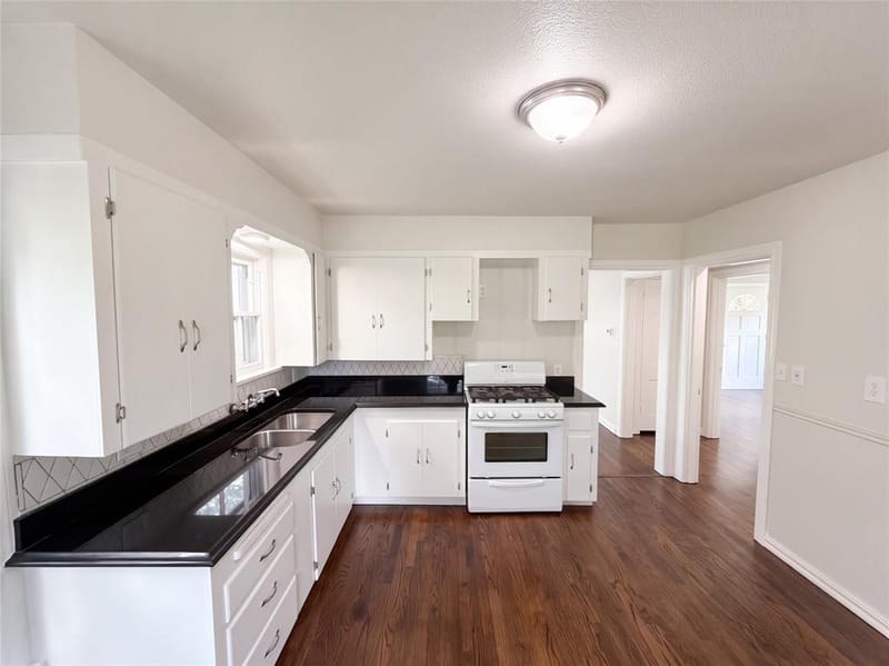 1709 N Sylvania Avenue, Fort Worth TX 76111 - Photo 10