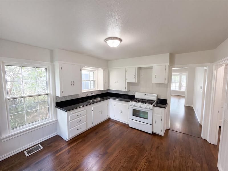 1709 N Sylvania Avenue, Fort Worth TX 76111 - Photo 11