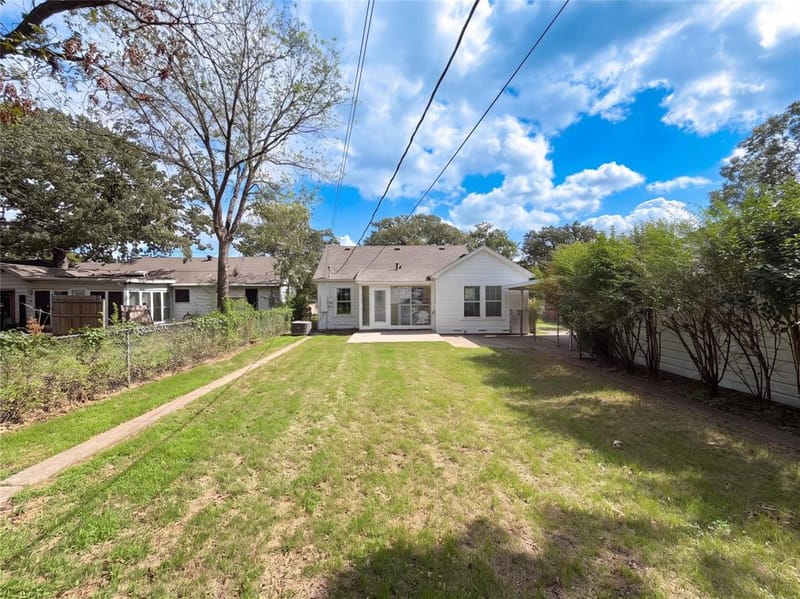 1709 N Sylvania Avenue, Fort Worth TX 76111 - Photo 21