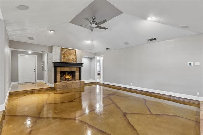 5945 Diamond Oaks Drive S, Haltom City TX 76117 - Photo 2