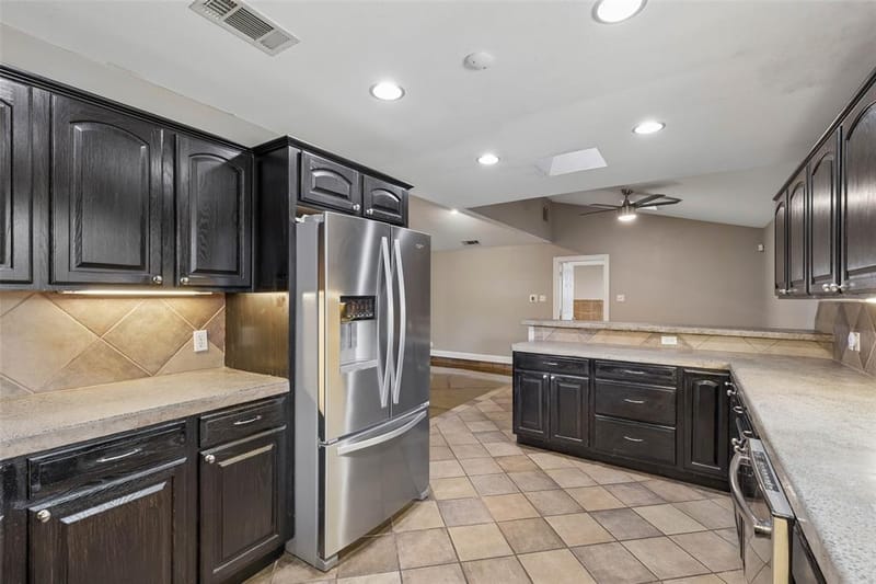 5945 Diamond Oaks Drive S, Haltom City TX 76117 - Photo 16