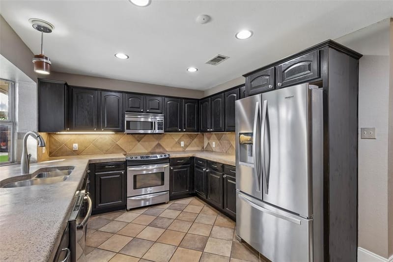 5945 Diamond Oaks Drive S, Haltom City TX 76117 - Photo 14