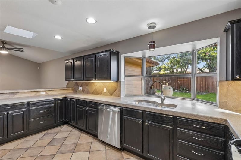 5945 Diamond Oaks Drive S, Haltom City TX 76117 - Photo 15