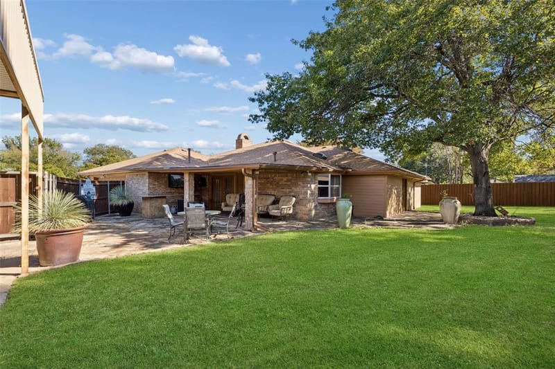 5945 Diamond Oaks Drive S, Haltom City TX 76117 - Photo 29