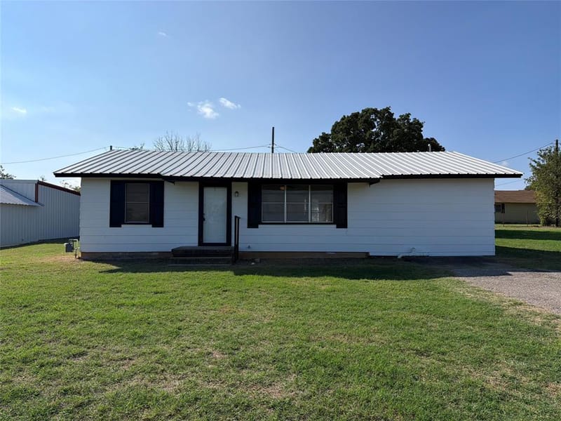 1475 N Main Street, Jacksboro TX 76458