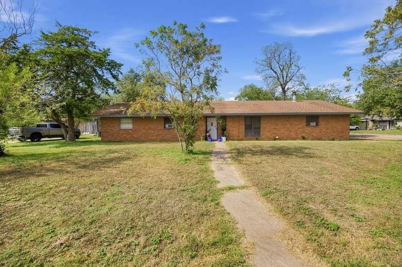 110 Cheyenne, Elm Mott TX 76640