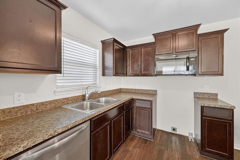 14276 Greenhaw Lane, Dallas TX 75253 - Photo 13