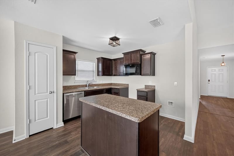 14276 Greenhaw Lane, Dallas TX 75253 - Photo 9