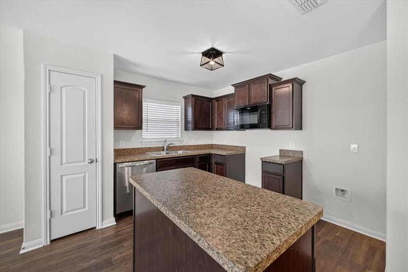 14276 Greenhaw Lane, Dallas TX 75253 - Photo 10