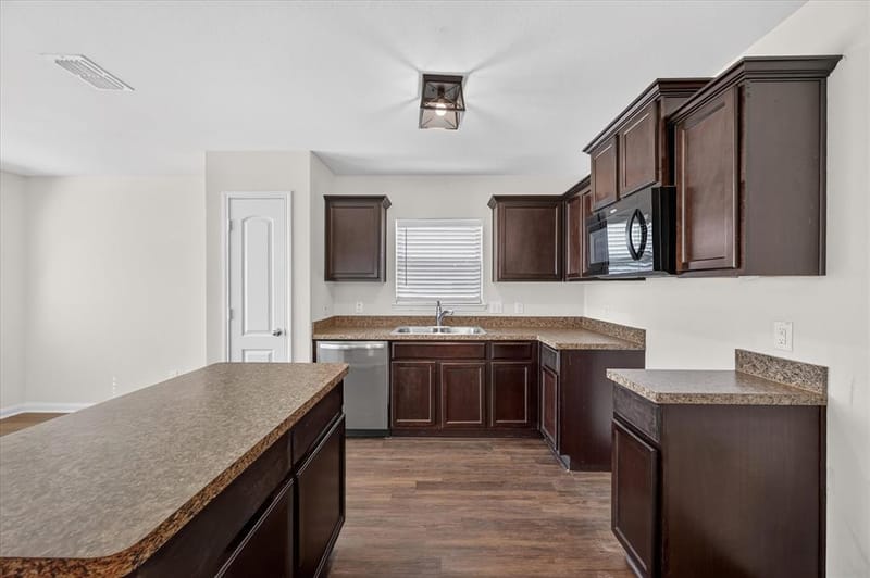14276 Greenhaw Lane, Dallas TX 75253 - Photo 11