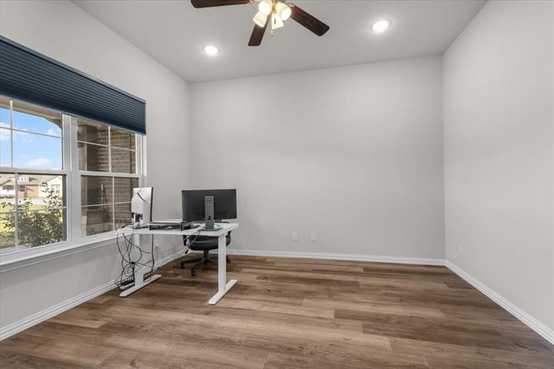 1004 Northern Oaks Court, Springtown TX 76082 - Photo 7
