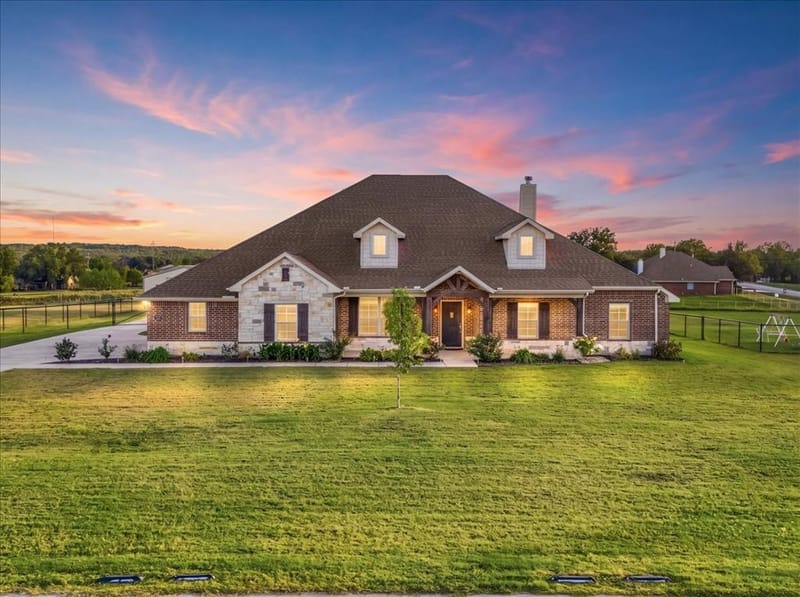 1004 Northern Oaks Court, Springtown TX 76082