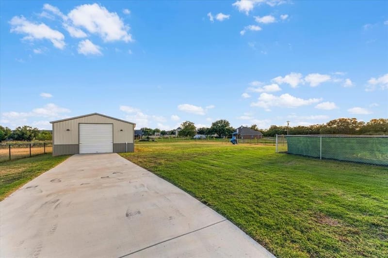 1004 Northern Oaks Court, Springtown TX 76082 - Photo 35