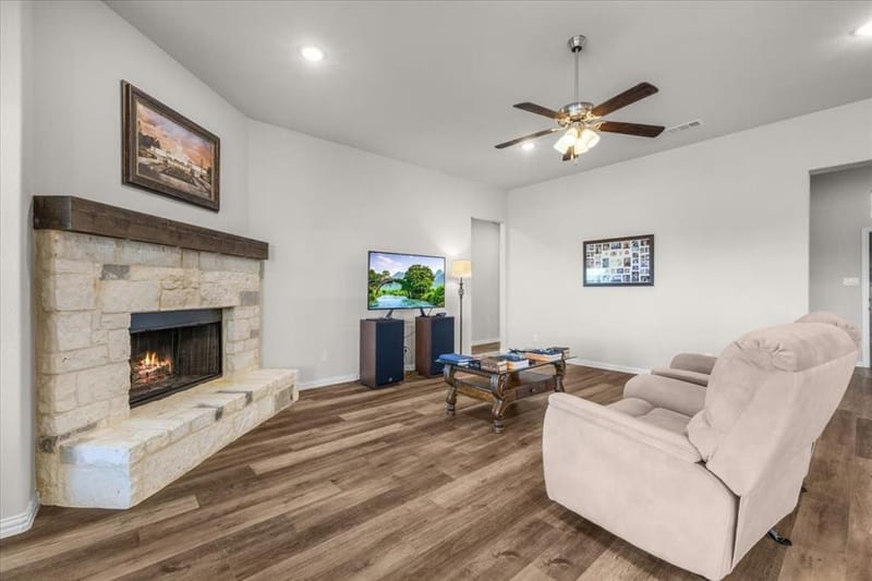 1004 Northern Oaks Court, Springtown TX 76082 - Photo 8