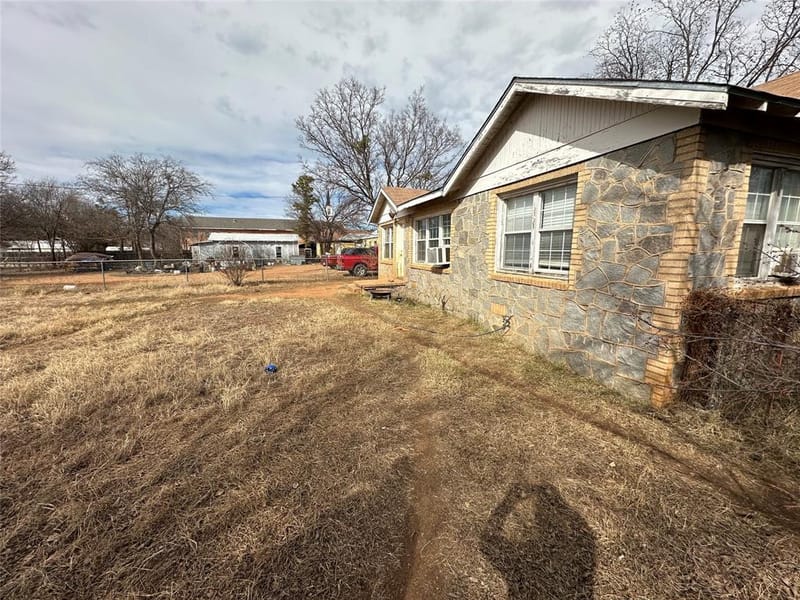 1809 9th Street, Brownwood TX 76801 - Photo 5