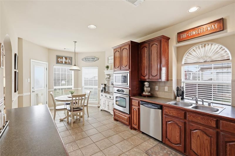 6957 Bent Spur Drive, Fort Worth TX 76179 - Photo 5