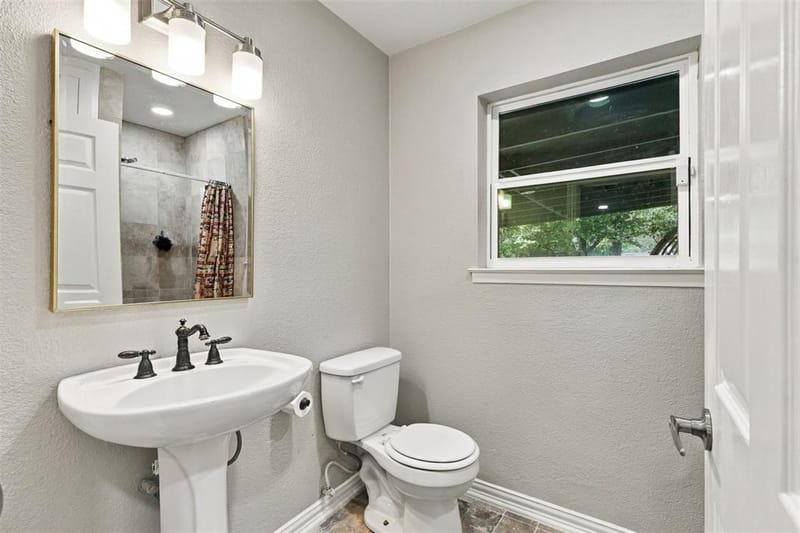 1002 Rosewood Lane, Arlington TX 76010 - Photo 12