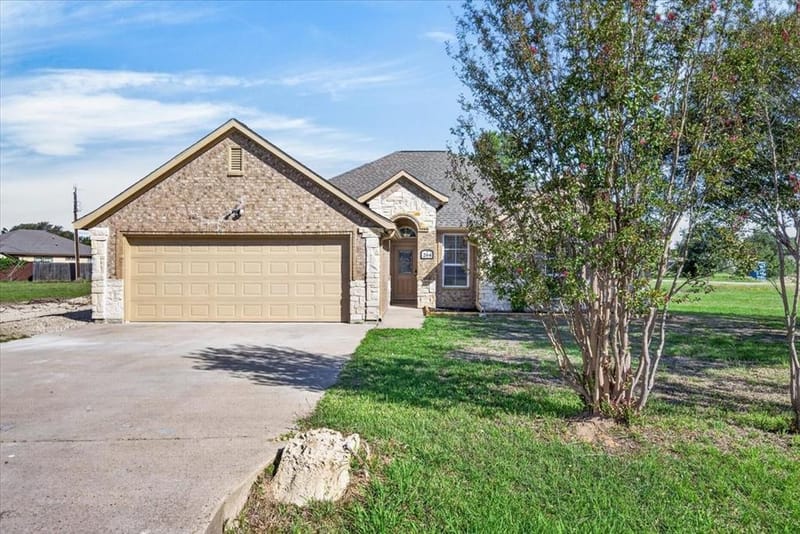 204 Bounding Main Street, Gun Barrel City TX 75156