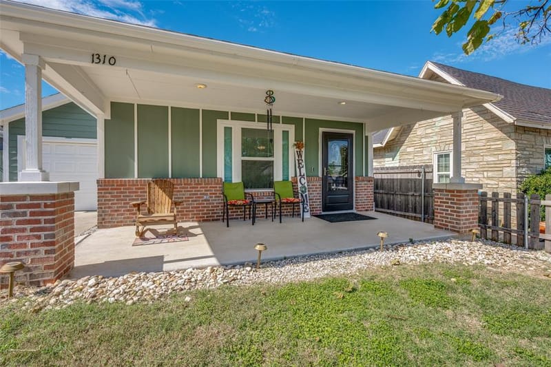 1310 New York Avenue, Fort Worth TX 76104 - Photo 2
