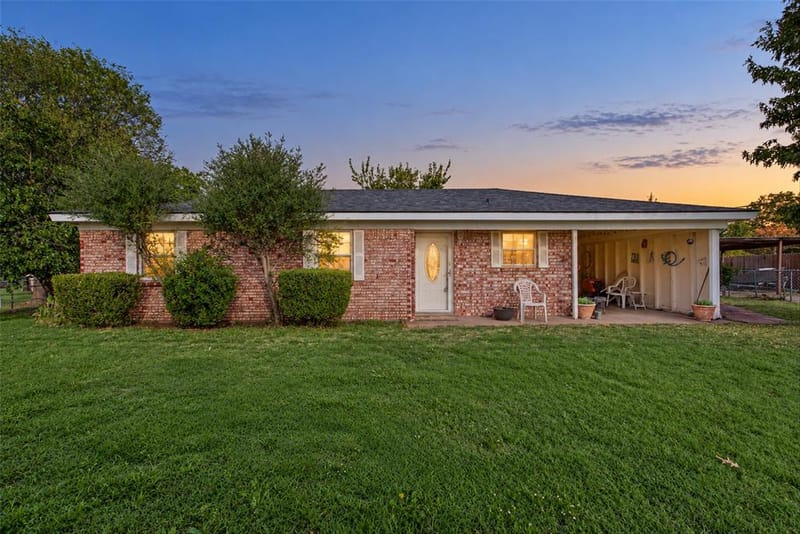 4508 Village Court, Granbury TX 76049 - Photo 2