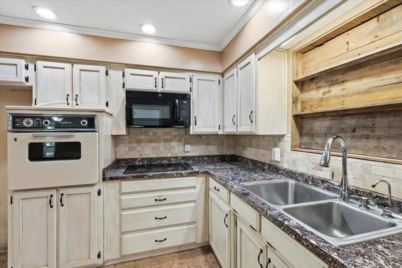 8766 Webb Road, Ponder TX 76259 - Photo 12