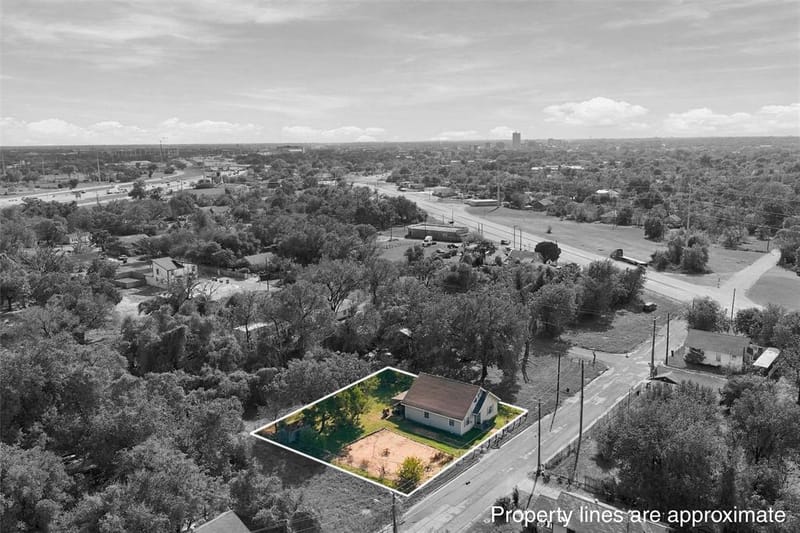1703 Arra Street, Waco TX 76704 - Photo 2
