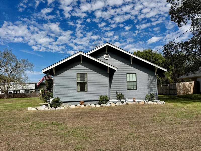 205 E Cardinal Street, Ector TX 75439 - Photo 18