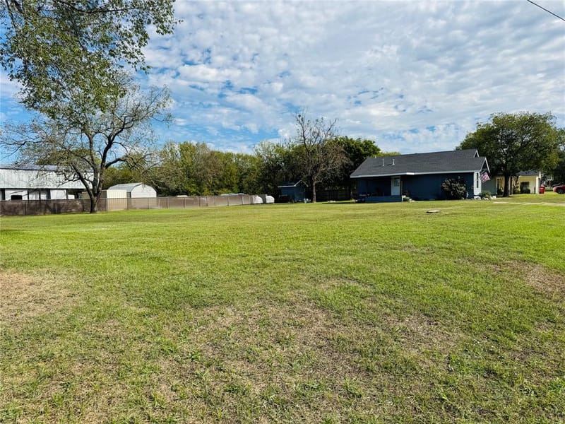 205 E Cardinal Street, Ector TX 75439 - Photo 21