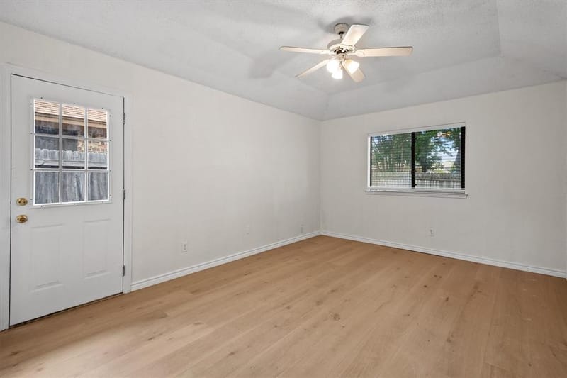 5537 Silver Maple Drive, Arlington TX 76018 - Photo 12