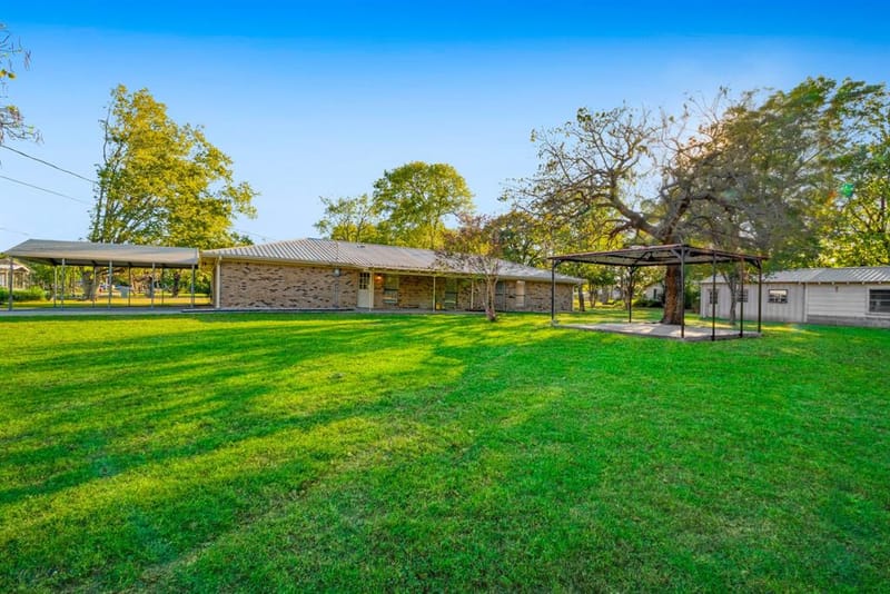 510 W DIVISION, Blossom TX 75416 - Photo 17